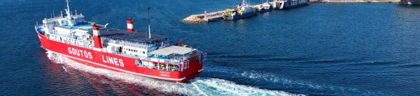 Die konventionelle Fähre Macedon von Goutos Lines mit Abfahrt vom Hafen von Lavrion